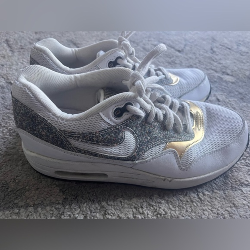 Nike air max women’s sneakers size 8.5